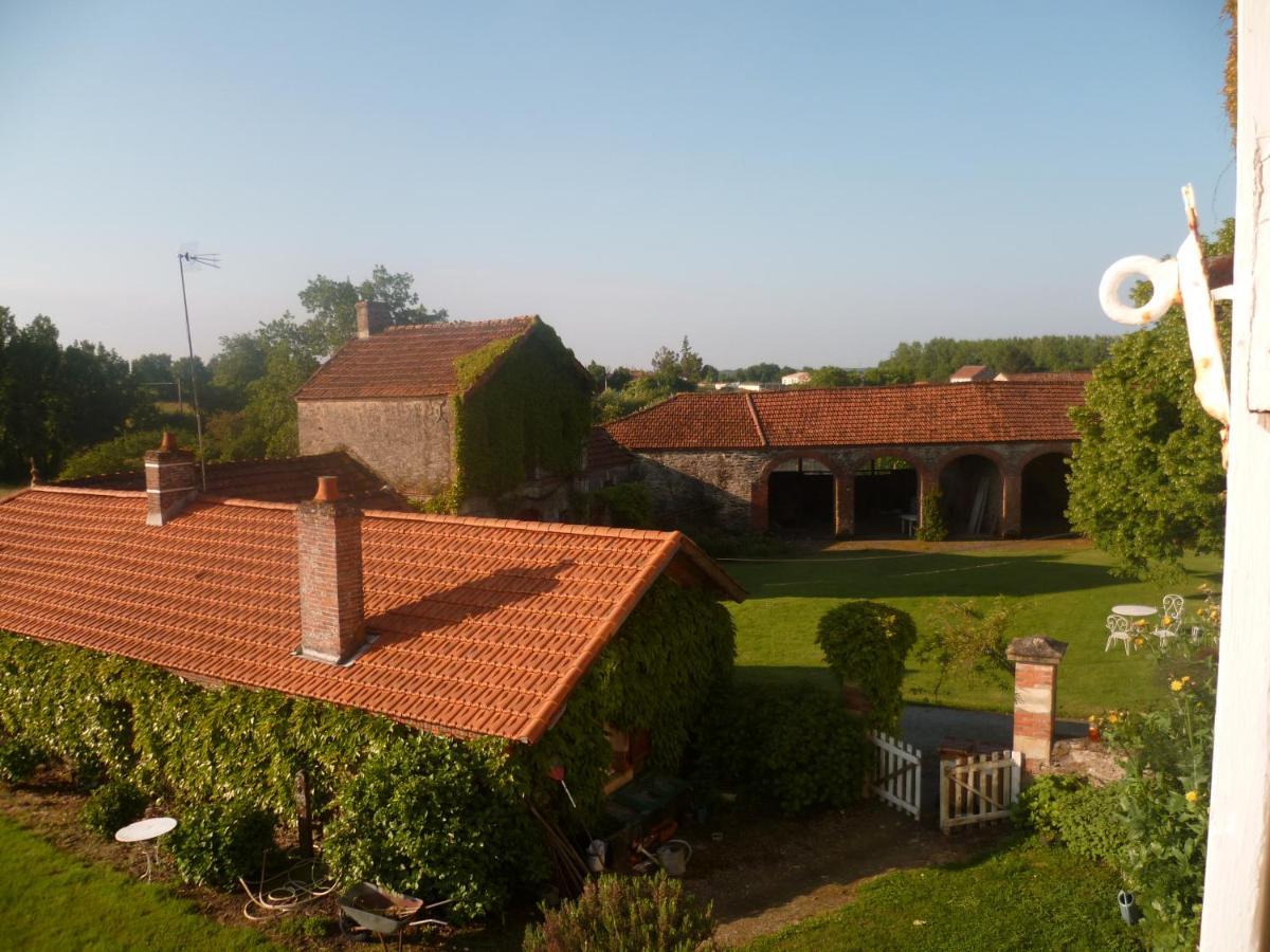 Le Logis Les Pineaux Exterior foto